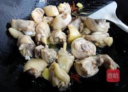 土豆胡萝卜炖鸡腿的做法图解3