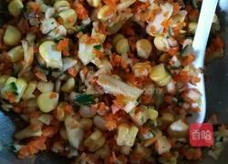 红萝卜玉米香菇肉饺子的做法图解8