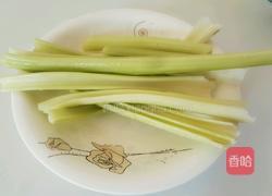 西芹炒鸭胗的做法图解1