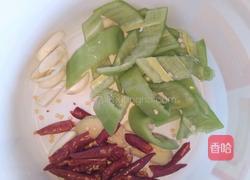 酸辣脆皮黄瓜的做法图解2