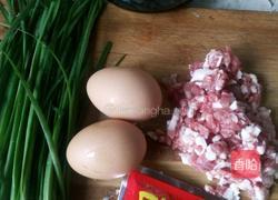 鸡蛋韭菜肉――面条的做法图解1