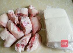 豆腐烧猪蹄的做法图解1