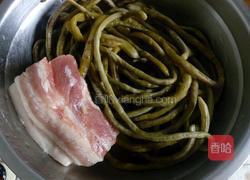 酸豆角炒肉的做法图解1
