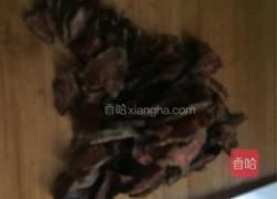 红辣椒炒腊牛肉的做法图解3
