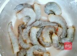 虾仁卷心菜炒面的做法图解1