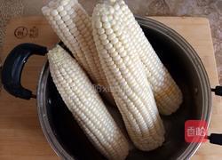 煮玉米的做法图解1