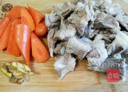 平菇排骨汤的做法图解2