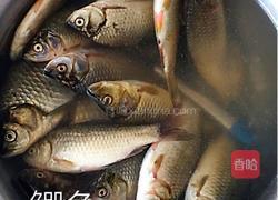 【香煎小鲫鱼】的做法图解1
