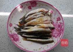 干炸小鱼的做法图解2