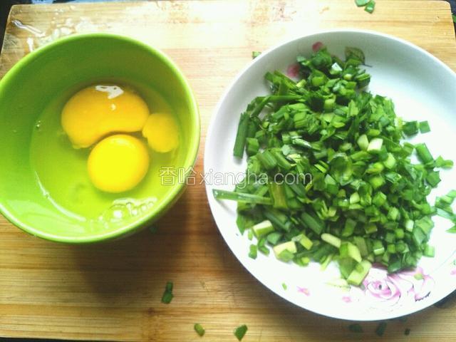 准备韭菜和鸡蛋