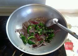 辣椒炒魔芋豆腐的做法图解4