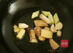 香菇炖鸡腿的做法图解5