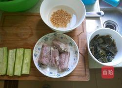 苦瓜海带排骨汤的做法图解1