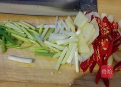 浇汁油爆虾的做法图解2