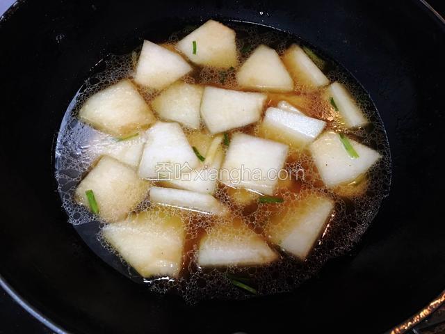 加入一大碗水烧开