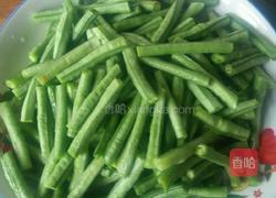 长豆角闷肉的做法图解1