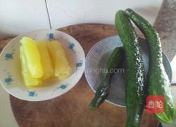 开胃黄瓜拌凉皮的做法图解1