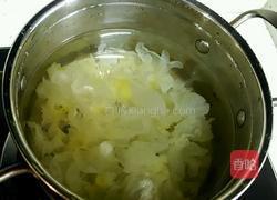 酒酿银耳炖蛋的做法图解3