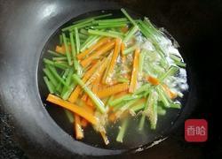 芹菜胡萝卜炒瘦肉的做法图解5