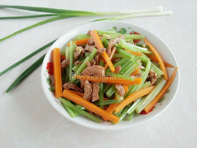 芹菜胡萝卜炒瘦肉