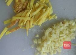 酸菜炒肉的做法图解3