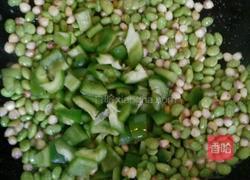 青椒炒毛豆玉米粒的做法图解5