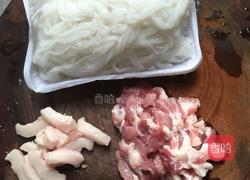 猪肉炒粉的做法图解1