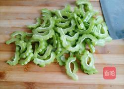 豆豉苦瓜的做法图解1