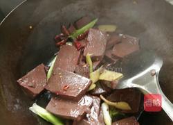 蒜苗猪血的做法图解4