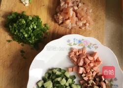 鸡肉丁炒米饭的做法图解1