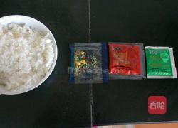 方便面味炒米饭的做法图解1