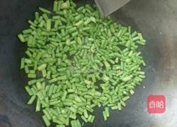 豆角火腿的做法图解3