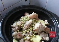 黄豆焖猪尾的做法图解1