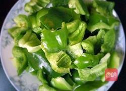 酱爆青椒的做法图解1