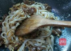 牛肉炒河粉的做法图解8