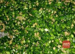 韭菜猪肉馅水饺的做法图解2