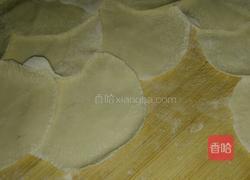 韭菜猪肉馅水饺的做法图解3