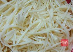 小米辣拌土豆丝的做法图解1