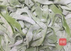 油泼菠菜面的做法图解1