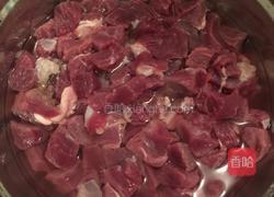 土豆炖牛肉的做法图解1
