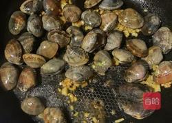 蛤蜊罗勒意面的做法图解6