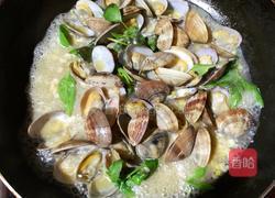 蛤蜊罗勒意面的做法图解8
