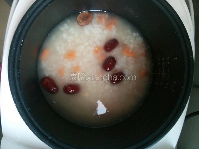 煮好，盖上盖焖10分钟
