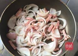 培根炒洋葱芝士拌手卷形意粉的做法图解5