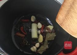 腐竹牛腩煲的做法图解2