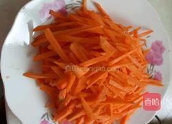 胡萝卜炒肉的做法图解1