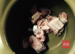 排骨胡萝卜玉米汤的做法图解1