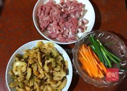 榨菜炒肉丝的做法图解1