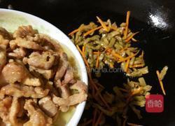 榨菜炒肉丝的做法图解7