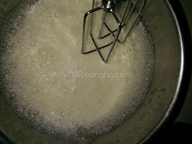 打成下图用加剩下的三分之一的白糖